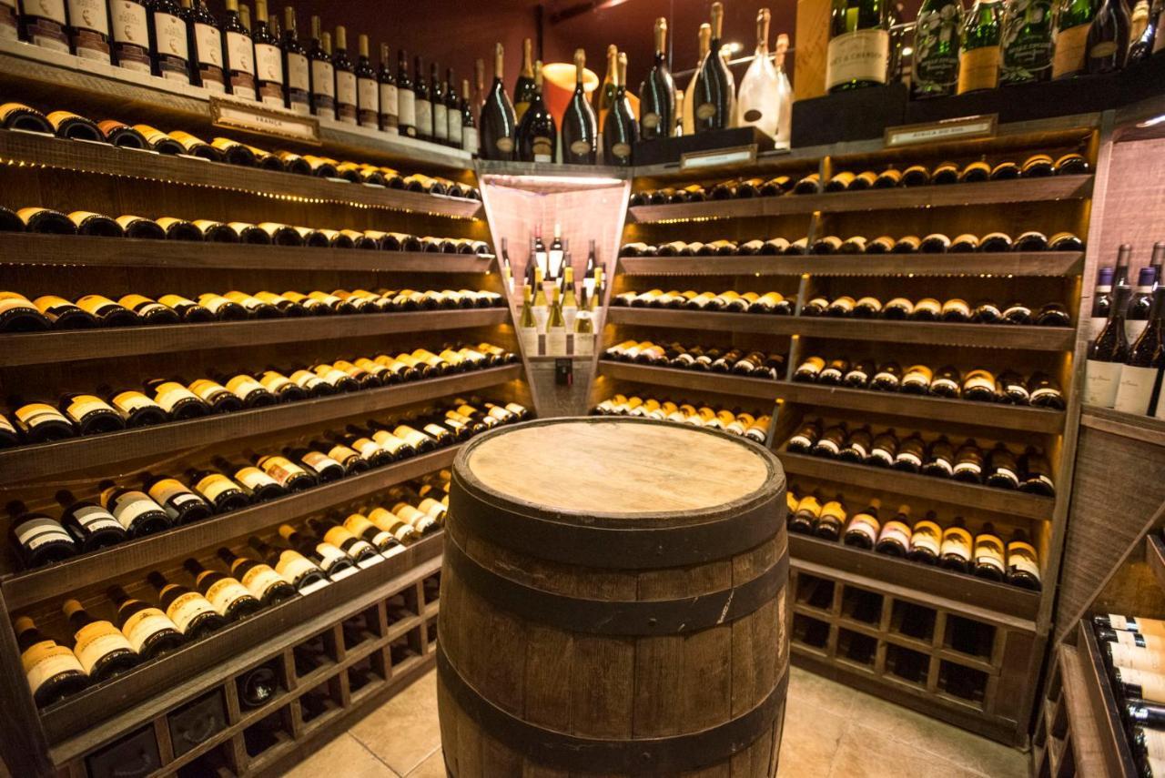 בלו הוריזונטה Royal Boutique Savassi Hotel מראה חיצוני תמונה Wine cellar
