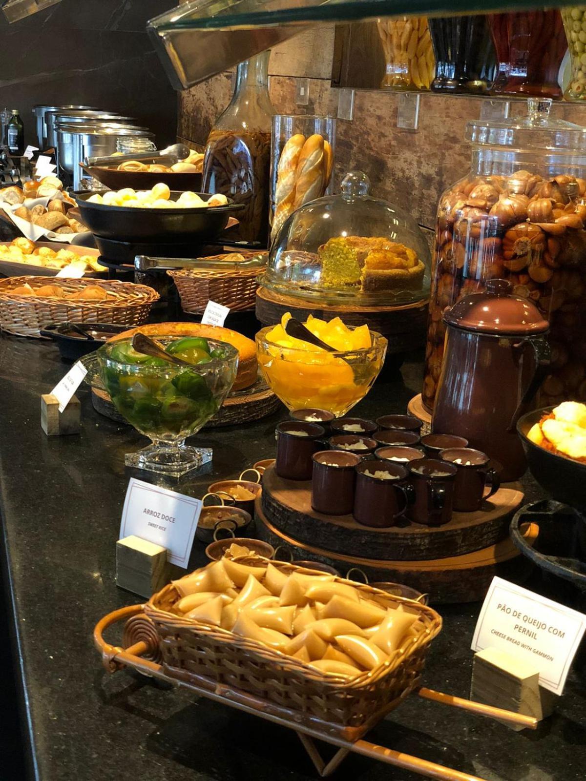 בלו הוריזונטה Royal Boutique Savassi Hotel מראה חיצוני תמונה A selection of desserts at a buffet